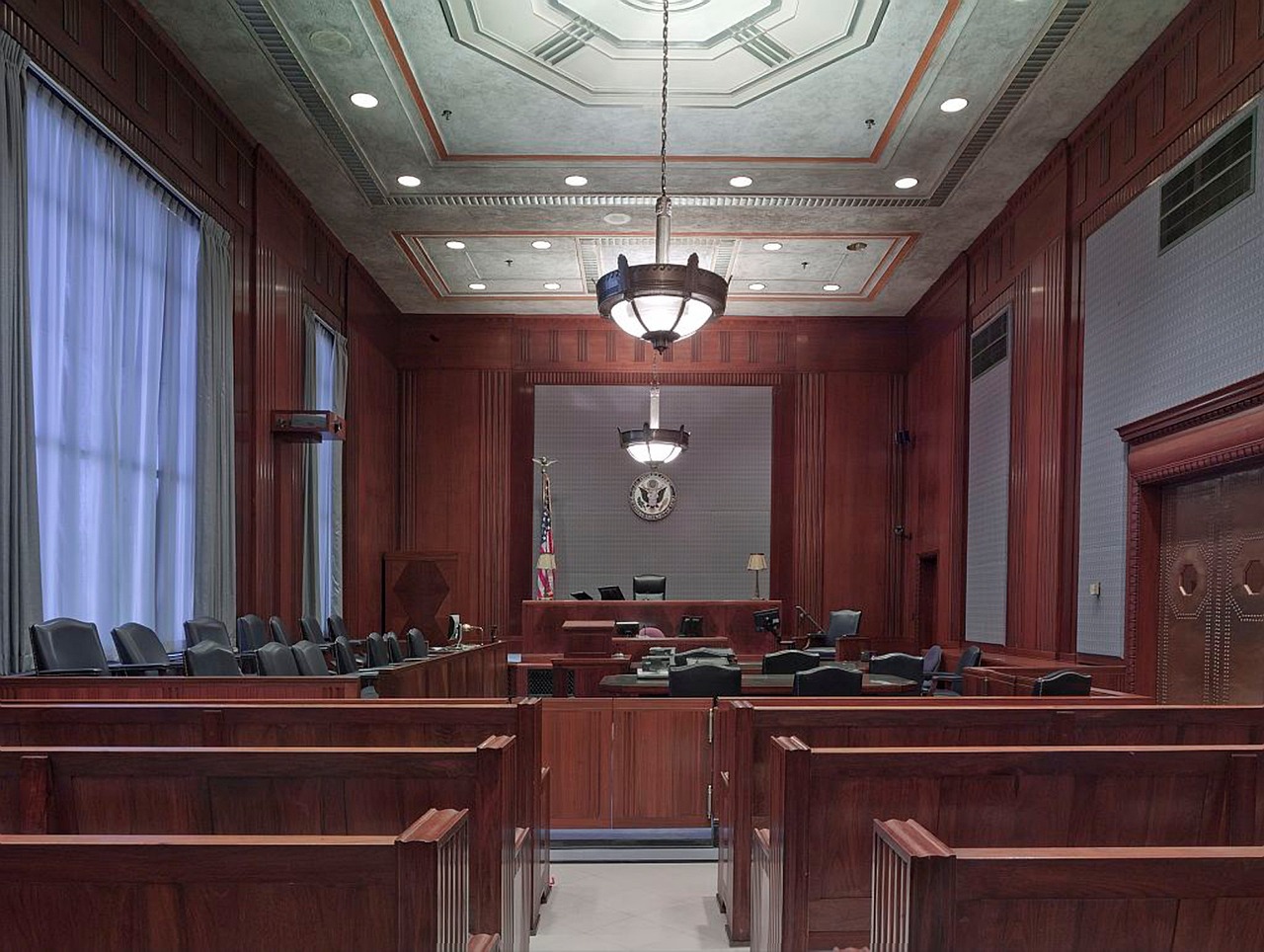 Settling vs. Going to Trial: Making the Right Choice for Your Personal Injury Case